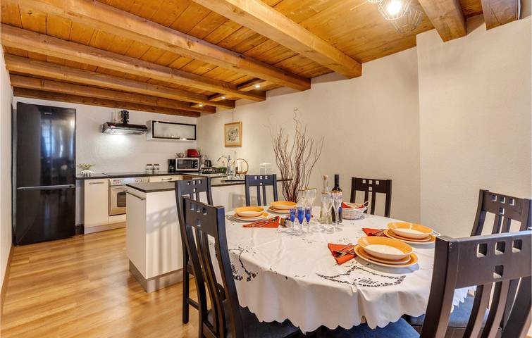 Charmante 90 m² große Wohnung mit Terrasse und malerischer Aussicht in Primorje-Gorski Kotar