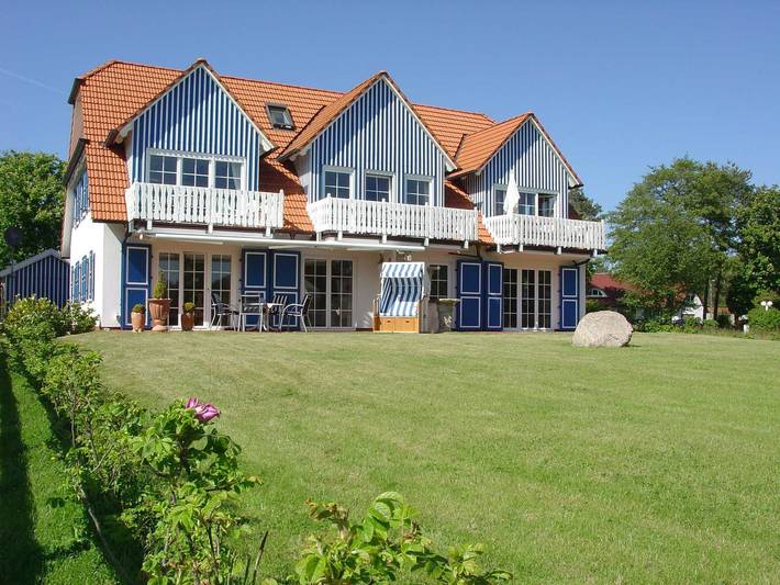 Ferienwohnung für 5 Personen, mit Balkon und Terrasse sowie Garten in Prerow