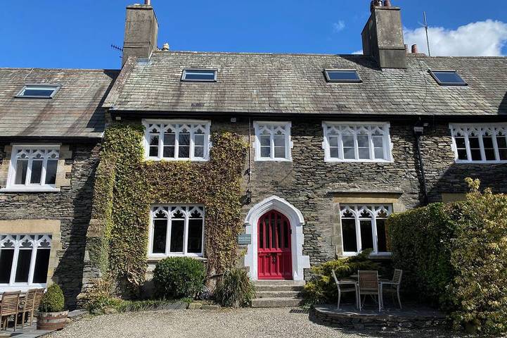 Holiday rental for 15 people, with hot tub and garden, with pets in Windermere