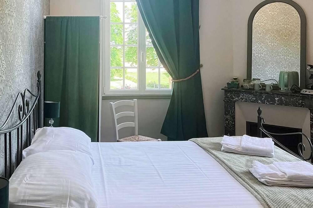 Les Chambres De Vilmorais in Arcomps, Saint-Amand-Montrond