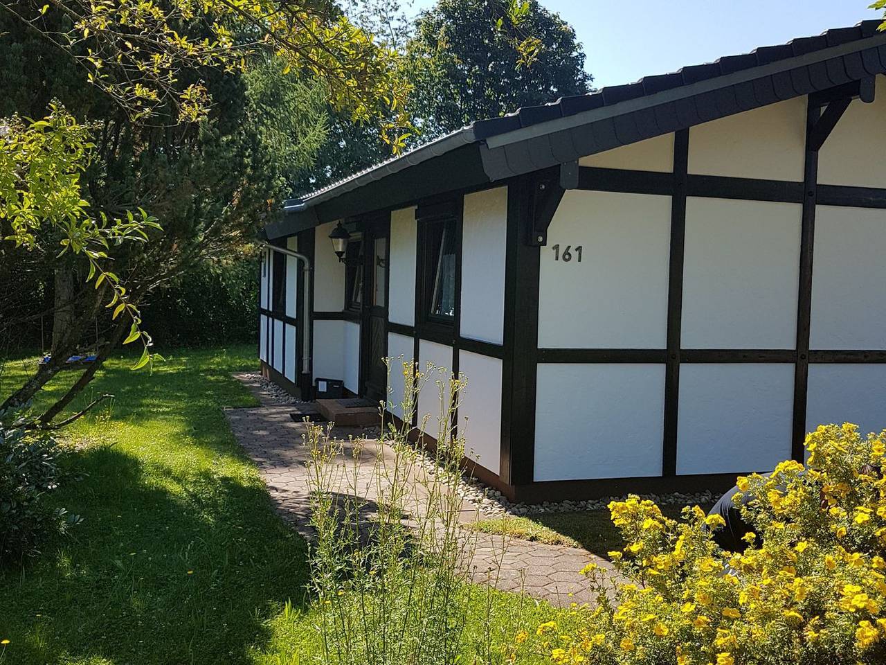 Voll ausgestattetes Ferienhaus "Robinson" Nr.161 im Grünen mit Terrasse. in Waldbrunn, Neckar-Odenwald-Kreis