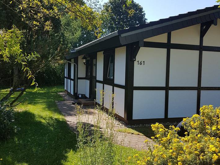 Bungalow für 5 Personen, mit Terrasse und Garten sowie Ausblick im Odenwald