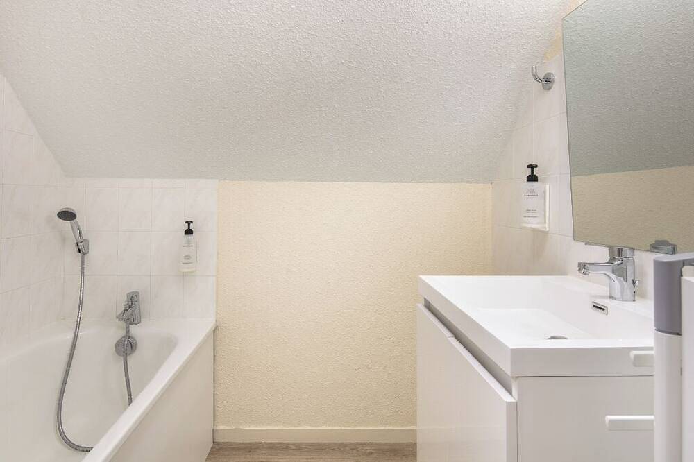 Ganze Wohnung, La Perrière*** 2P4S - Ein Schlafzimmer Wohnung, Schläft 4 in Saint-Colomban-des-Villards, Region Saint-Jean-de-Maurienne
