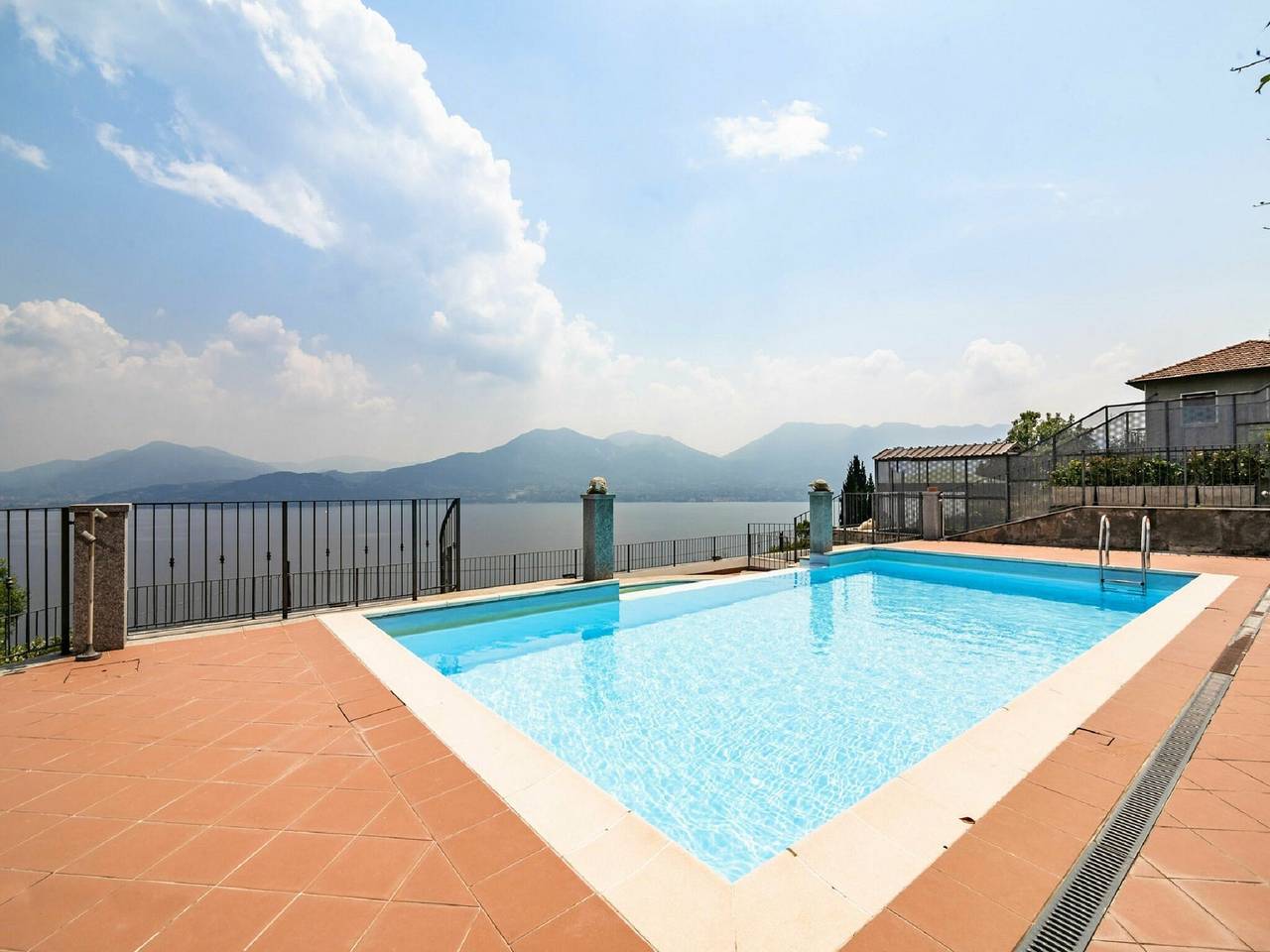 Tuinappartement aan het Lago Maggiore in Gemeente Oggebbio, Ticino Alpen en Verbano