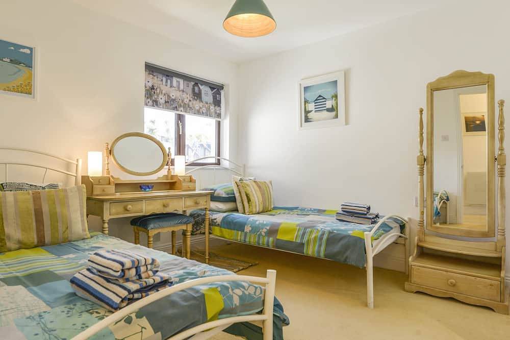 24 Burgh Island Causeway, pet friendly, with pool in Bigbury-On-Sea in Bigbury on Sea, South Devon