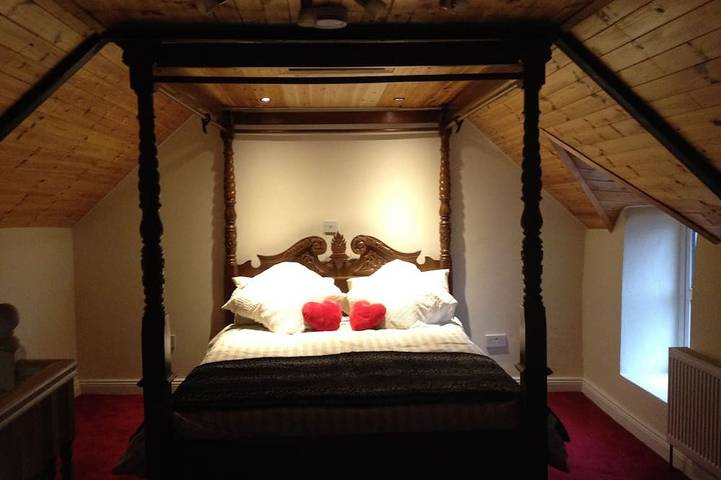 Cottage for 2 people, with Hot tub and Terrace as well as Garden in Ireland