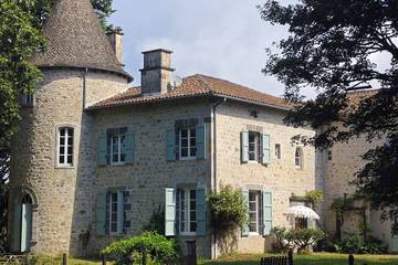 Château pour 10 personnes, avec piscine et jardin dans le Cantal