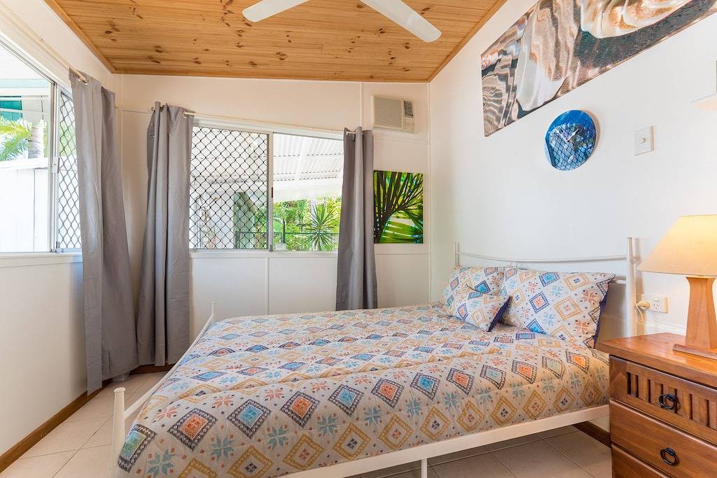 Charming Beach Cottage mit Wifi! in Holloways Beach, Cairns