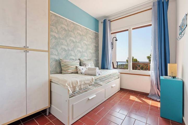Stylish house with sea views in Bellamar - creative, relaxed & close to the beach in Castelldefels, Baix Llobregat