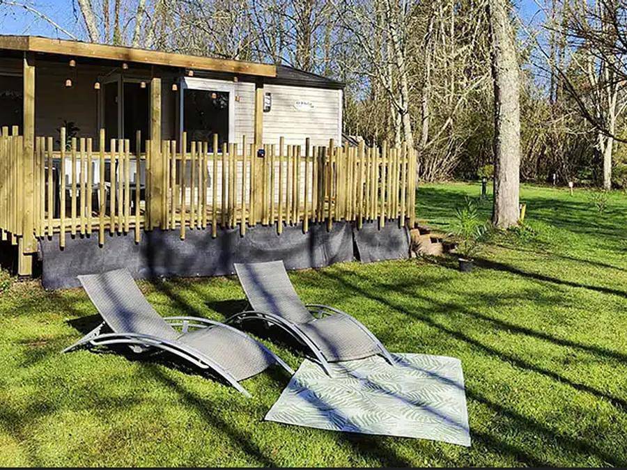 Camping Brantôme Peyrelevade - Mobilhome 4 personnes - Le Chêne (2 chambres) - Bord Riviere - Rénové 2024 in Brantôme en Périgord, Périgord Vert