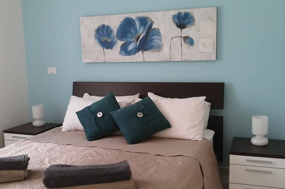 Apartamento entero, Pizzo Beach Club \"Summer Special\" 2 habitaciones, apartamento 13F con Wifi gratuito y 2 Terr in Pizzo, Provincia de Vibo Valentia