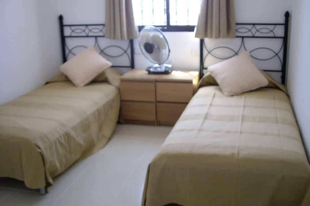 Prime Location, Htd Pool, Breathtaking Sea Views nr Beach/Marina, A/C Wifi Uktv in Playa de los Guíos, Santiago del Teide