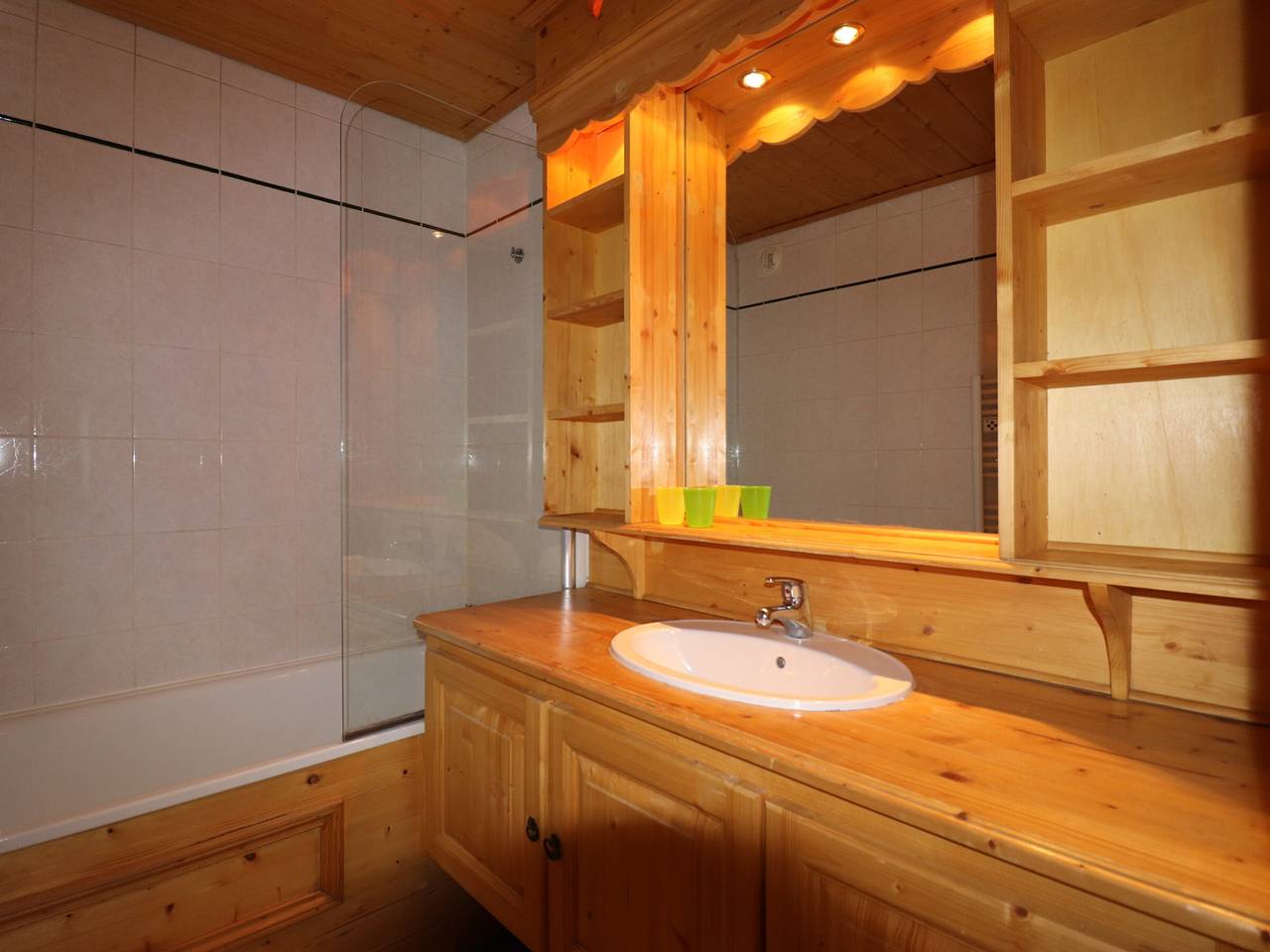 Ganze Wohnung, Charmantes Ferienwohnung, Ski In/Out, Nahe Geschäfte, 3 Sterne, Wlan in Méribel-Mottaret, Les Allues