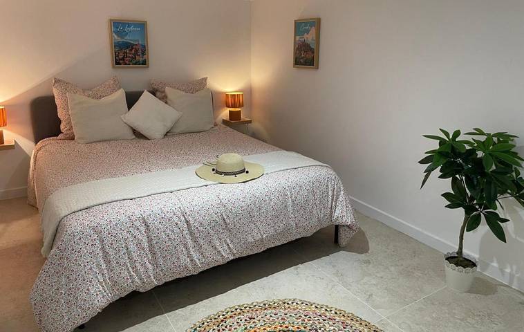 Chambre d’hôte pour 5 personnes, avec vue ainsi que piscine et jardin à Ménerbes - 2