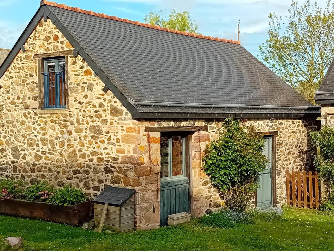 Gite Le Cerisier à 5 km de la mer, La Ville Marqué in Hénanbihen, Région de Dinan