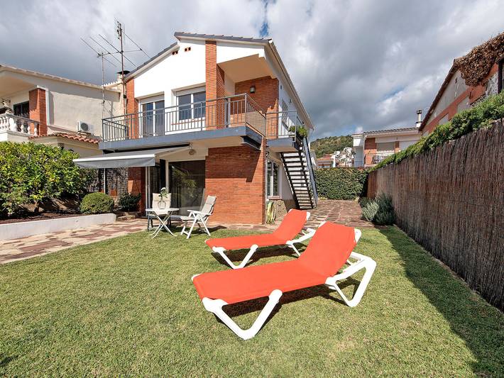 Casa vacanza per 4 persone, con Terrazza e Giardino a Pineda de Mar