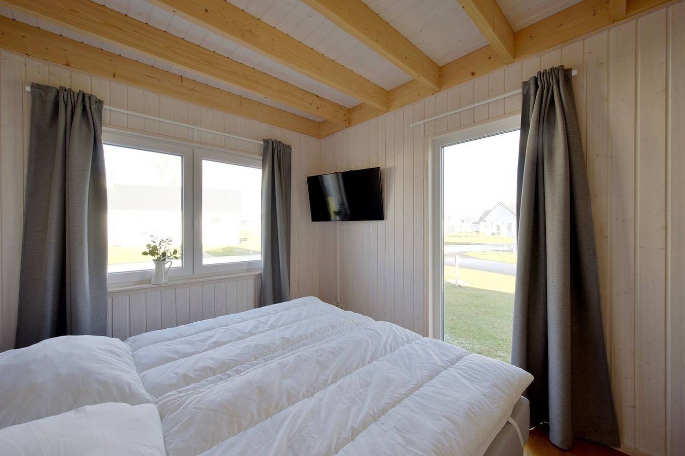 Skipper Galerie - Infrarotsaune, Kamin, Badewanne, große Terrasse, Strandkorb in Olpenitz, Kappeln