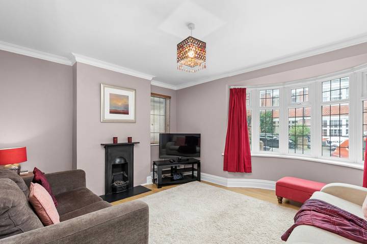 Pebble Corner with Free Parking | By My Getaways in Worthing, Sussex Occidental