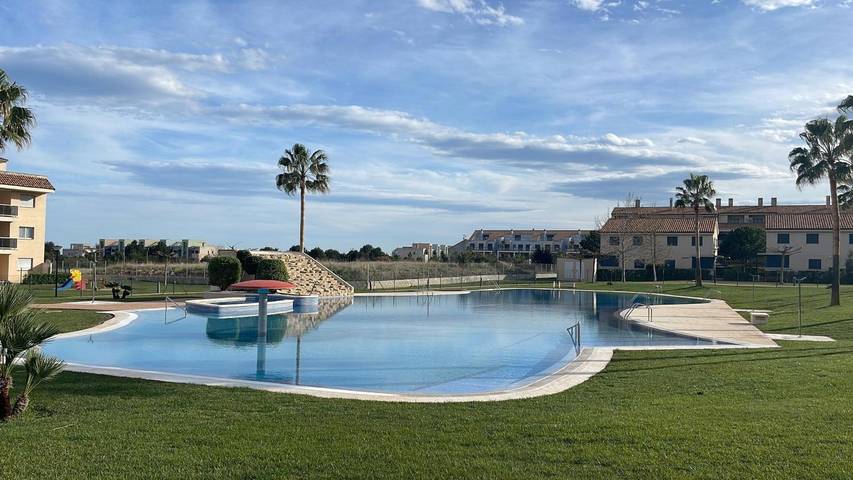 Apartamento para 6 personas, con Balcón y Jacuzzi además de Jardín y Piscina para niños en San Jorge