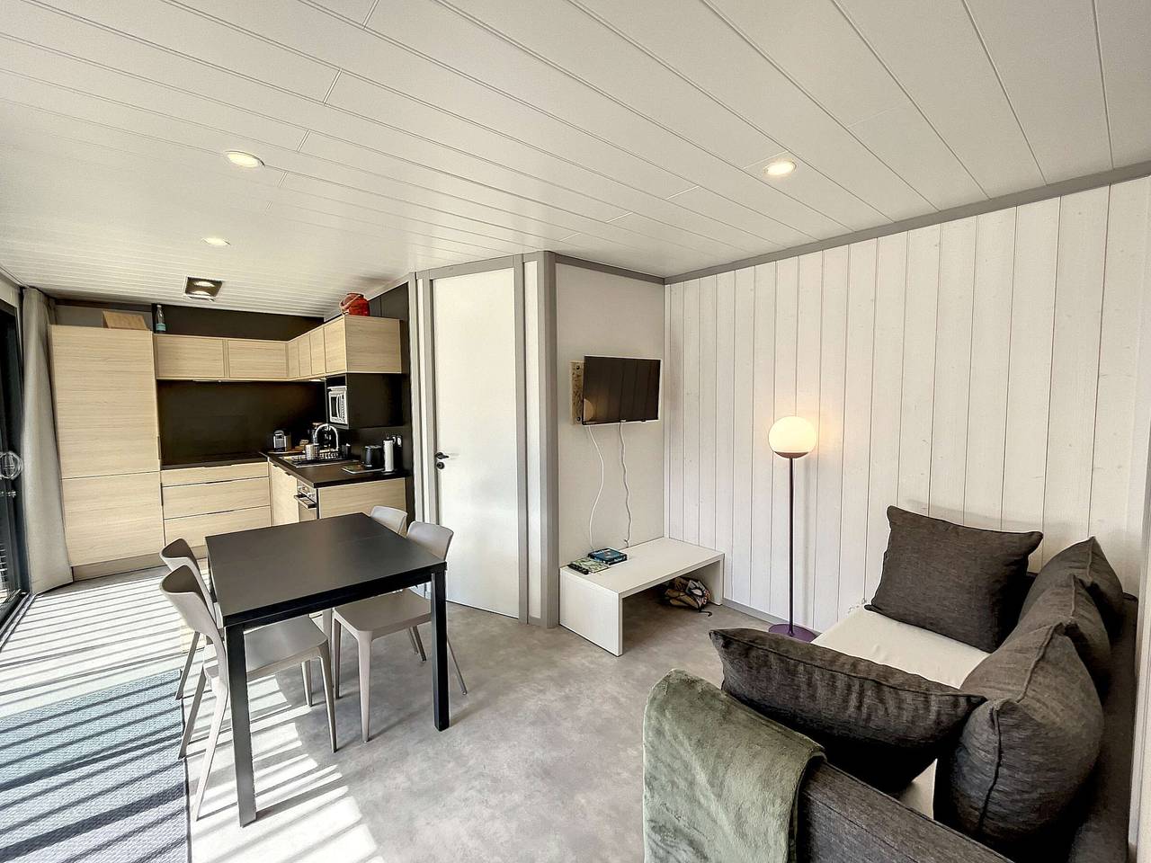 Chalet en Jullouville: 4 plazas, piscina climatizada, cerca de playa, terraza privada in Jullouville, Côte de la Déroute