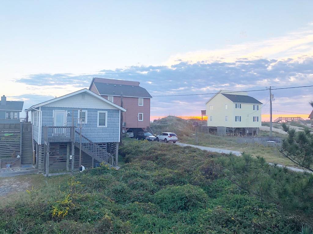 50 Schritte zu Ihrem privaten Strandzugang - Keine Straßen zu überqueren! in Nags Head, Dare County
