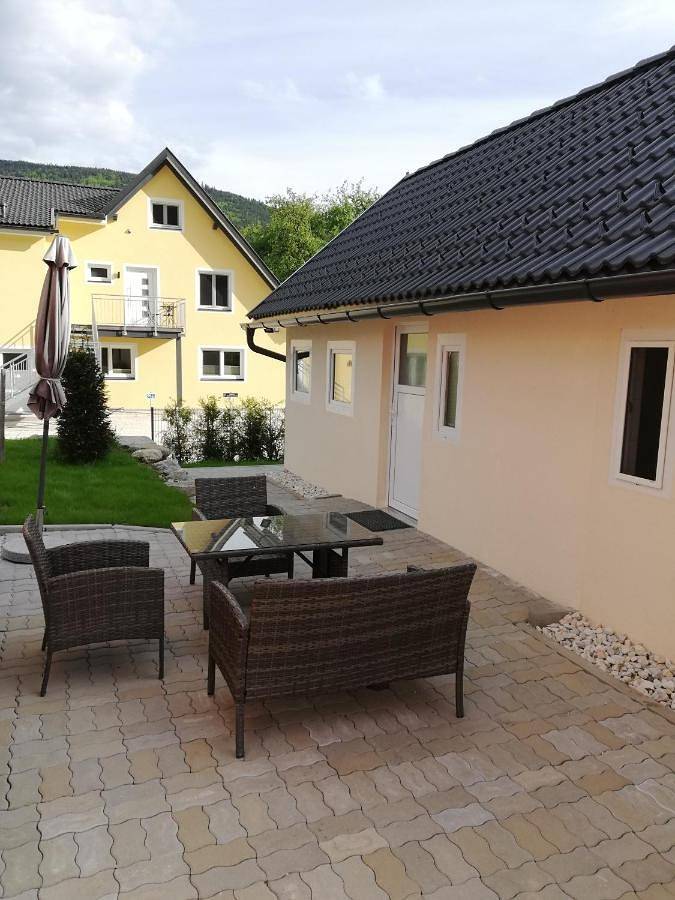 Ferienhaus für 2 Personen, mit Terrasse und Garten sowie Seeblick und Ausblick