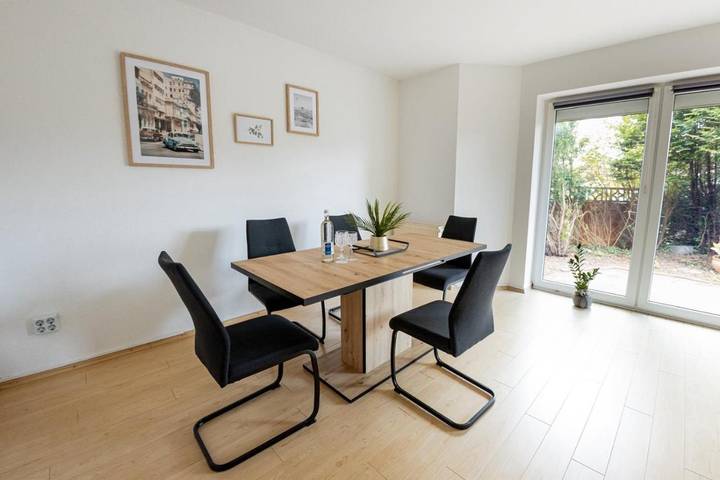 Ferienwohnung für 9 Personen, mit Terrasse und Garten sowie Ausblick in Hinte
