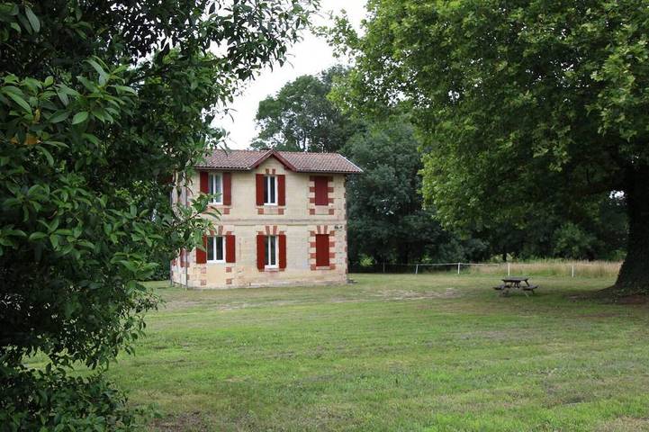 Location de vacances pour 4 personnes, avec jardin à Cussac-Fort-Médoc