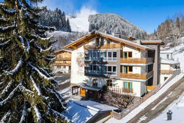 Chalet für 10 Personen, mit Balkon in Saalbach