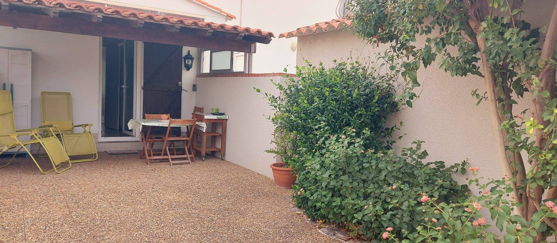 Gite au jardin Nartettes, Climatisé, indépendant, Parking clos. in Hyeres, Région de Toulon