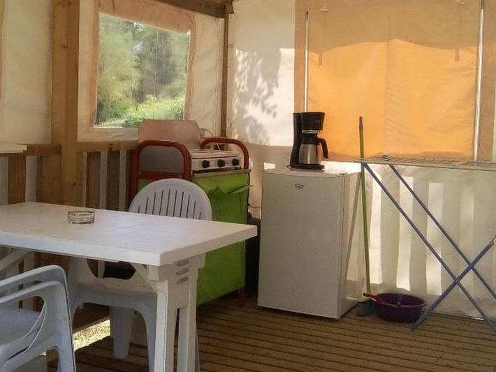 Camping du Lac - Mobilheim 2 personen - Valentin - Küche auf Terrasse in Foix, Ariège