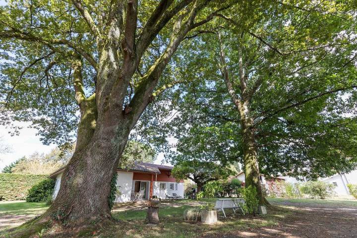 Gîte pour 6 personnes, avec jardin et terrasse, animaux acceptés à Taller