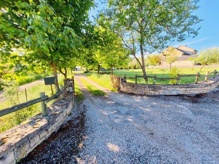 Location de vacances pour 6 personnes, avec jardin et vue, animaux acceptés à Mas-Saint-Chély - 2