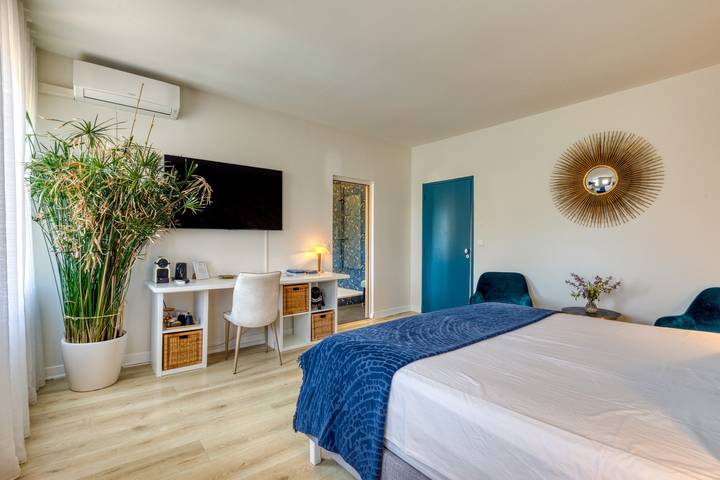 Camera “La Suite Azur” con terrazza condivisa, Wi-Fi e aria condizionata in Gigean, Costa mediterranea (Francia)
