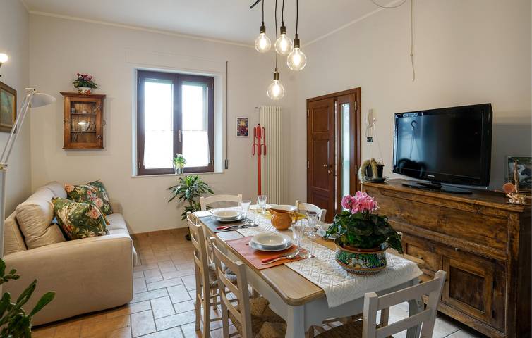 Apartamento vacacional entero, Moderno apartamento con jardín, aire acondicionado, TV, aparcamiento y WiFi - Cerca de restaurantes y del río in Chianciano Terme, Provincia de Siena