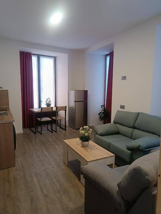 Gîte pour 4 personnes, avec balcon, adapté aux familles à Ávila - 3