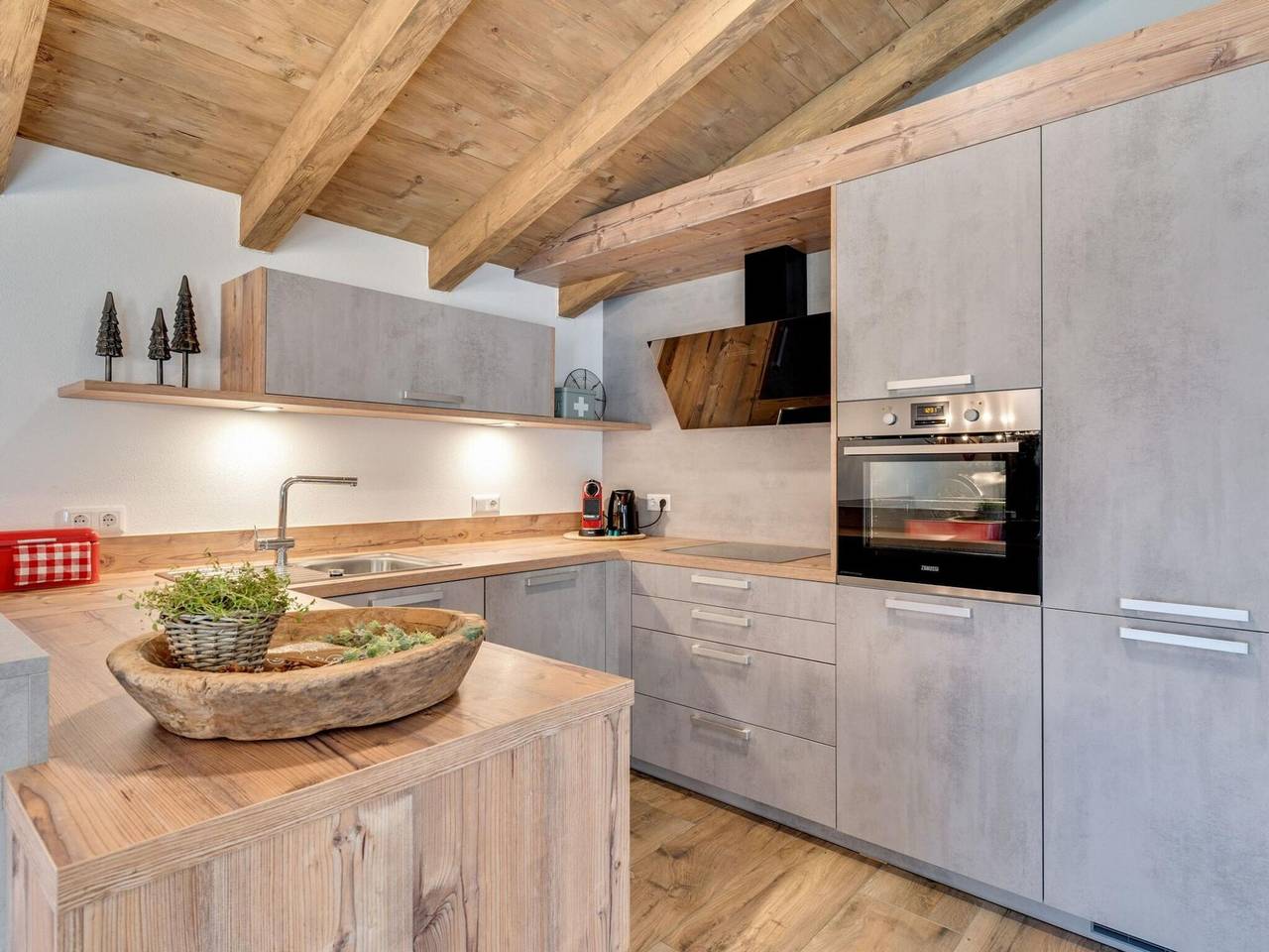 Luxurious Holiday Home in Krimml near Ski Area in Krimmler Wasserfälle, Krimml