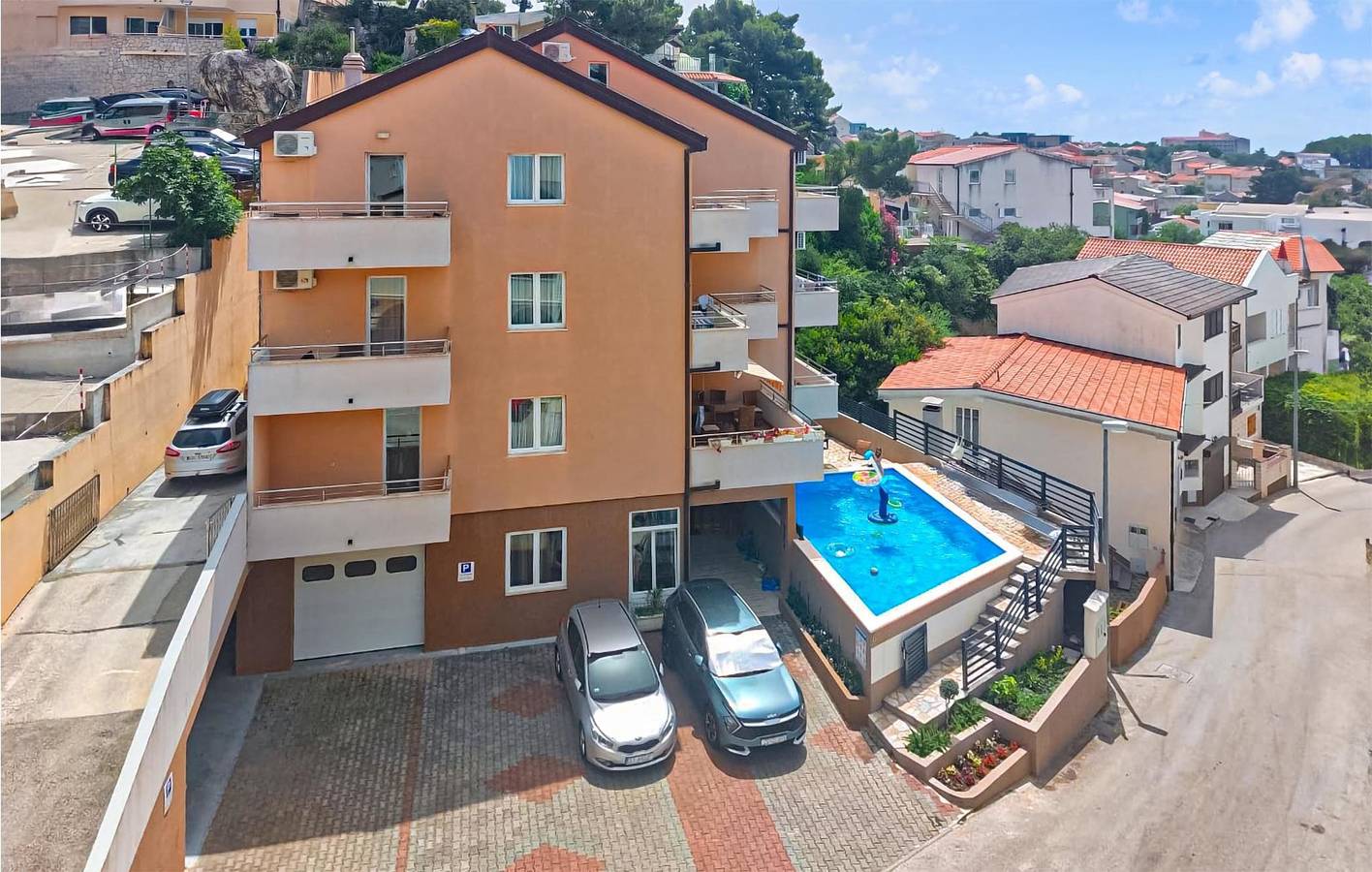 Ganze Ferienwohnung, Gemütliche 1-Zimmer-Wohnung mit Pool, 500 m vom Strand entfernt und inklusive Parkplatz in Baska Voda, Makarska Riviera