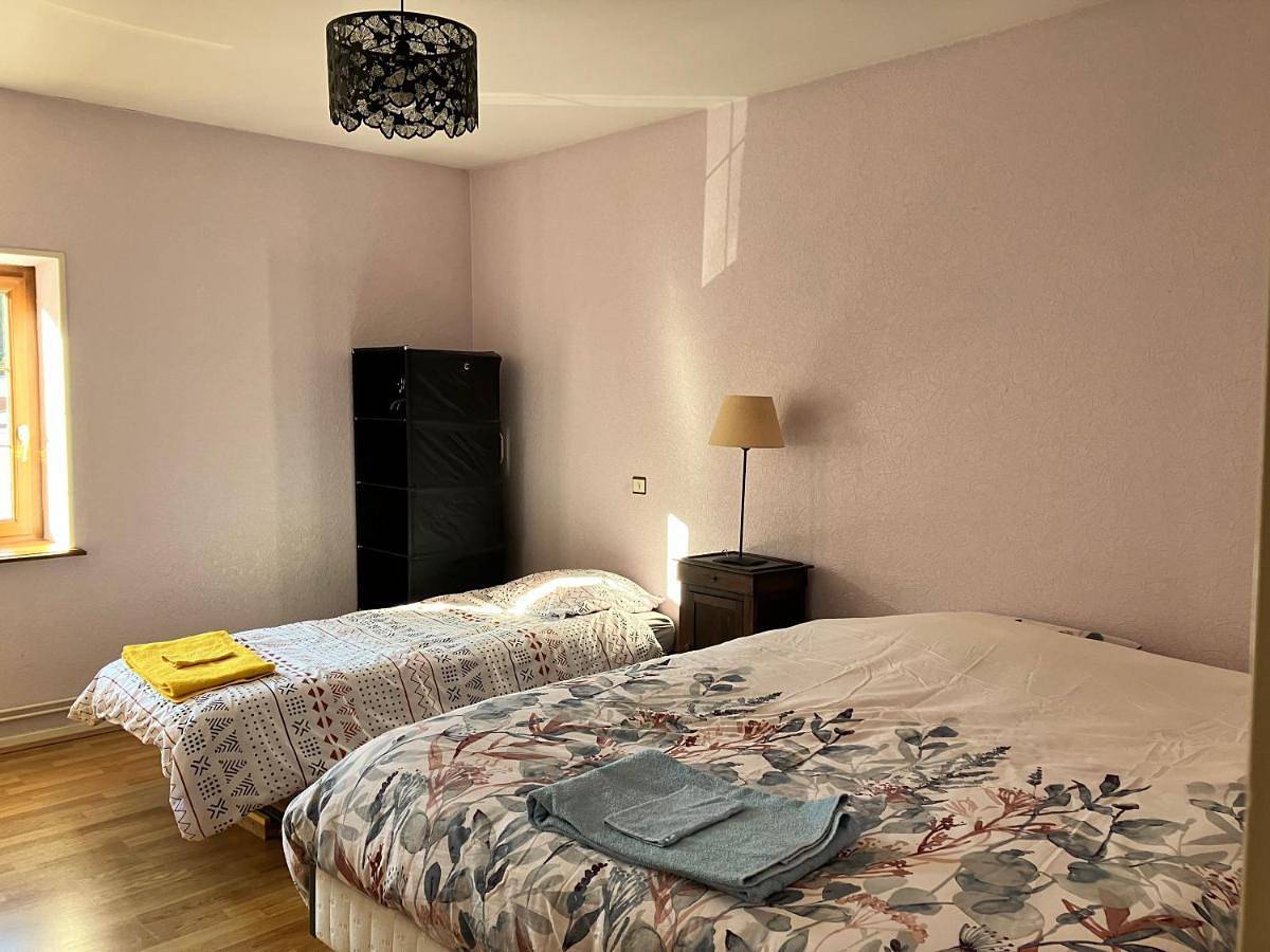 Appartement entier, Gîte spacieux 9 personnes - Saint Joseph des Bruyères 1814 in Remiremont, Région d'Épinal