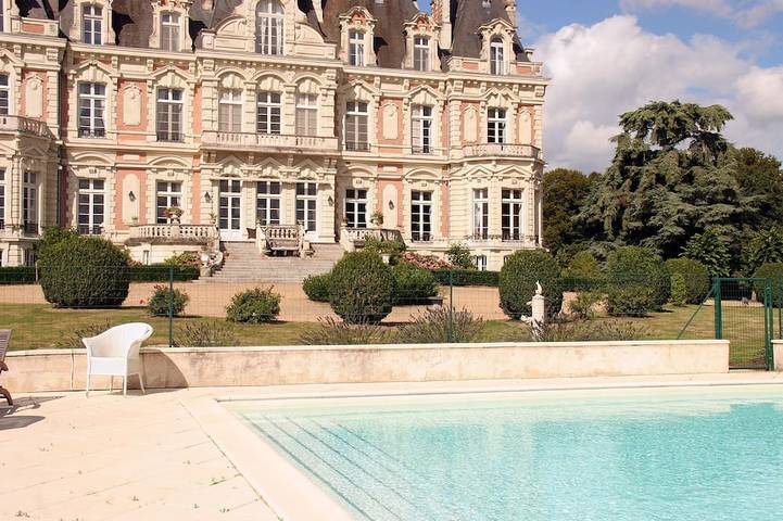 Gîte pour 42 personnes, avec Jardin à Le Bourg-d'Iré