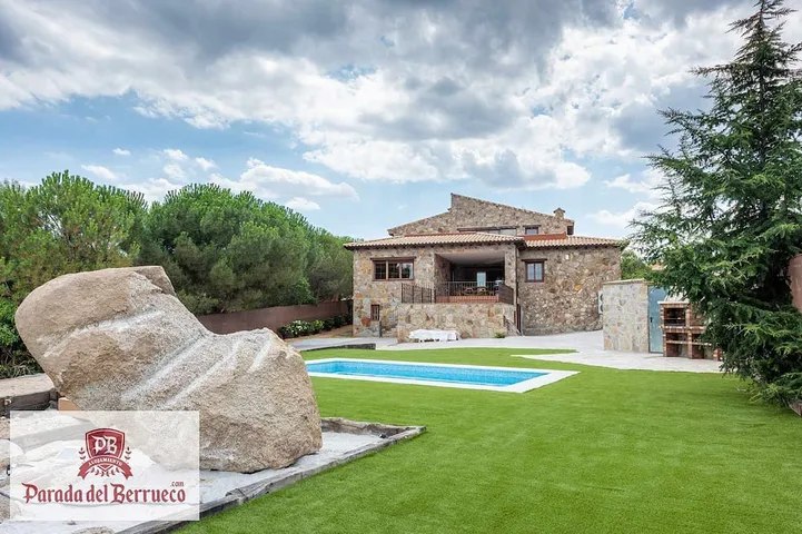 Holiday home for 14 people, with garden and balcony as well as pool - 1