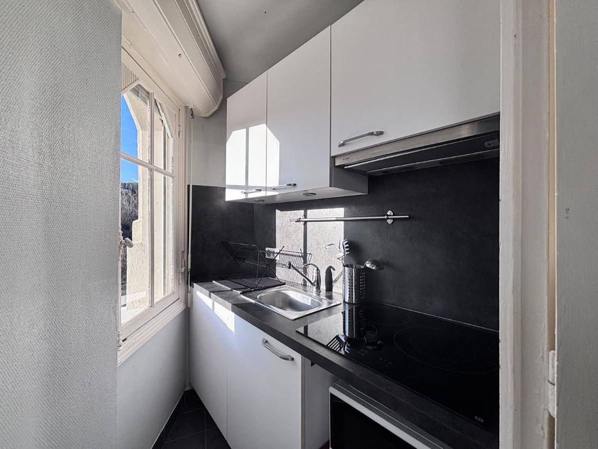 Appartement entier, Studio with Balcony in Châtel-Guyon, Parc naturel régional des Volcans d'Auvergne