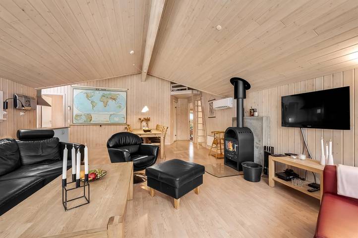 Awesome home in Harboøre w/ 4 Bedrooms, Sauna and WiFi in Vejlby Klit, Lemvig und Umgebung