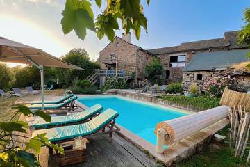 Gîte pour 12 personnes, avec jardin à Saint-Léger-de-Peyre