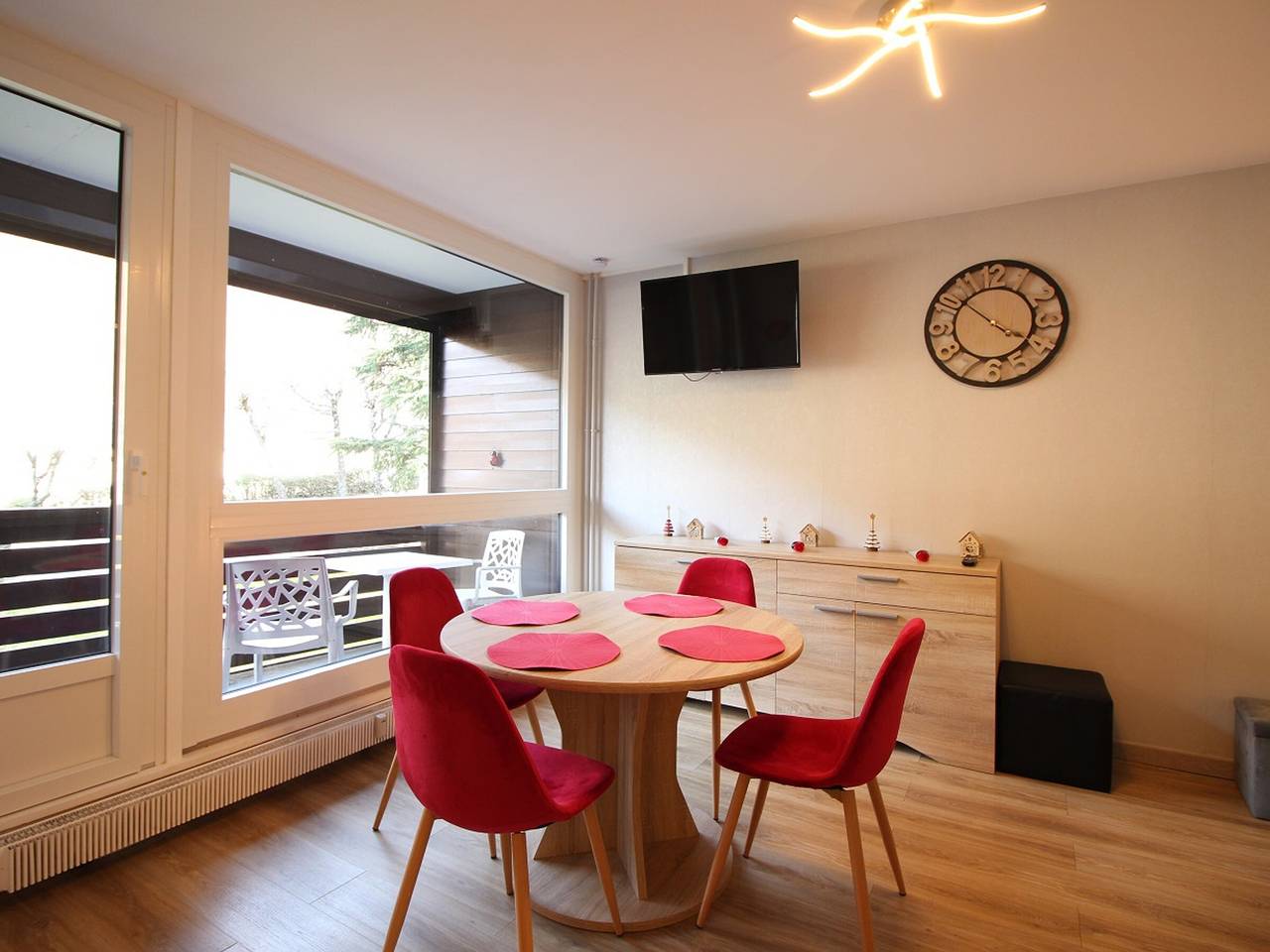 Ganze Wohnung, Renoviertes T2 mit Balkon und Parkplatz in Mont-Dore in Mont-Dore, Regionaler Naturpark Volcans d'Auvergne