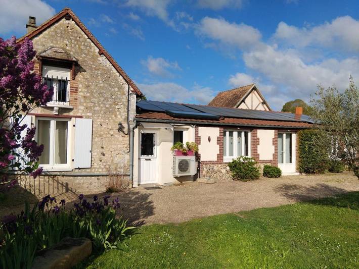 Maison de vacances pour 6 personnes, avec Jacuzzi et Terrasse ainsi que Jardin et Bassin pour enfant