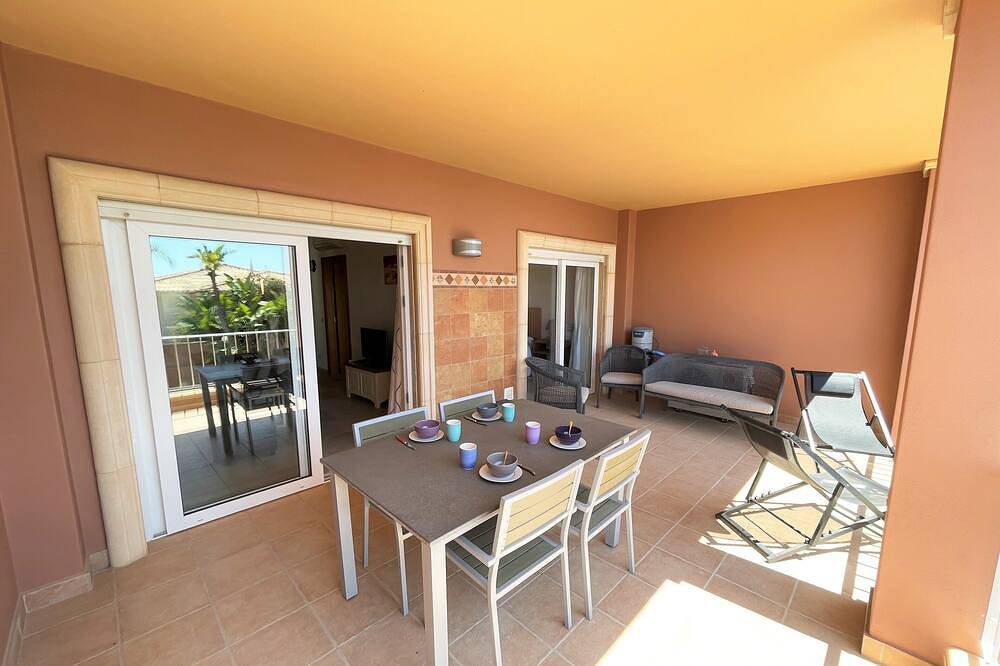 Ganze Wohnung, Apartment mit 2 Schlafzimmern, Meerblick und Pool, 220 m vom Strand entfernt in São Sebastião, Lagos
