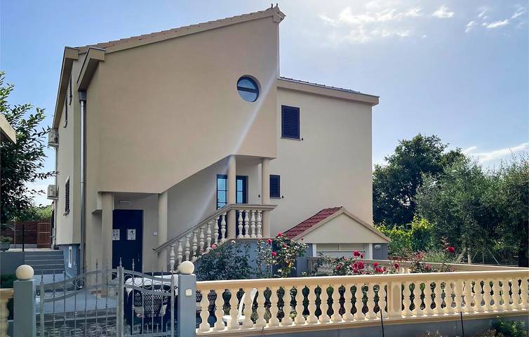 Ferienwohnung für 7 Personen, mit Terrasse und Pool in Sveti Petar na Moru