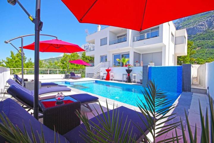Maison d’hôte pour 3 personnes, avec jardin ainsi que vue et piscine à Makarska