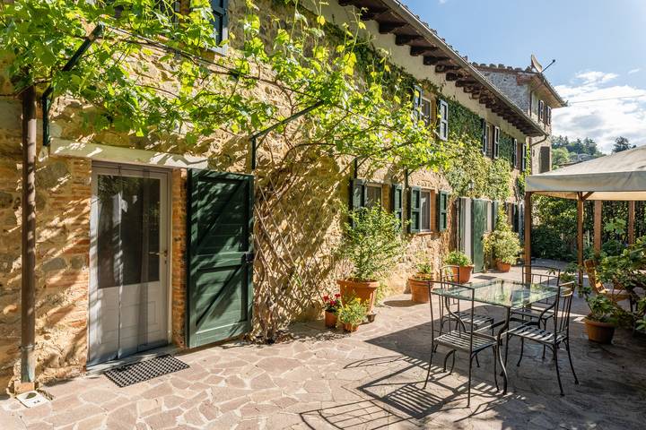 Holiday rental for 2 people, with hot tub and garden, child-friendly in Lucca